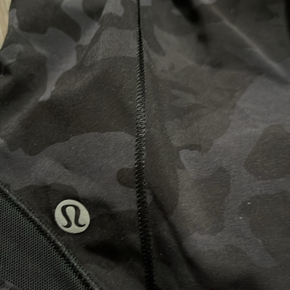 Lululemon Hotty Hot Short II *2.5"
Incognito Camo Multi Grey / Black Size 4 Reg - Picture 8 of 8